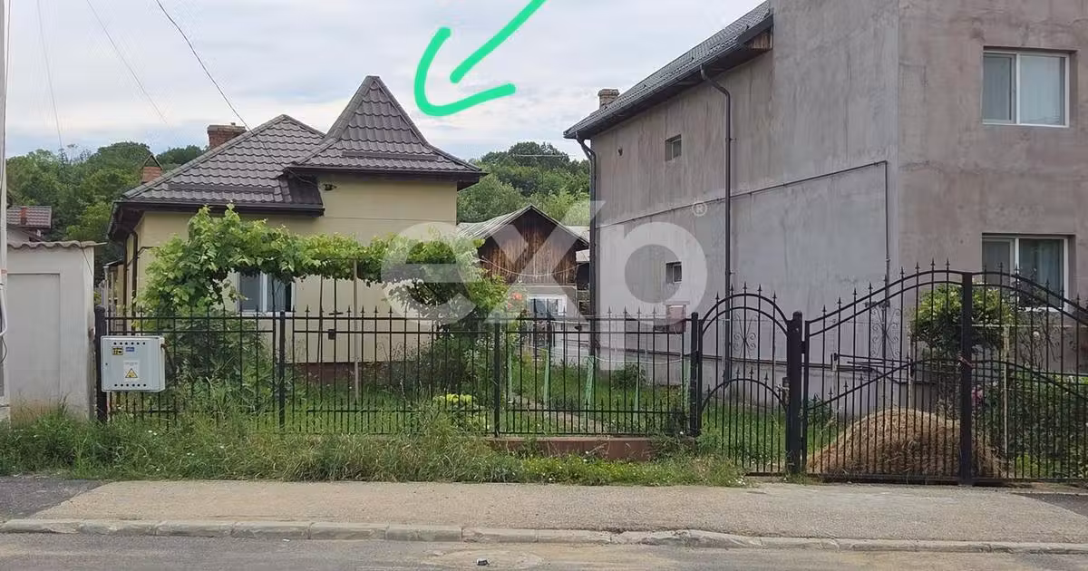 Casă individuală de vânzare cu 3 camere, mobilată în Pucioasa