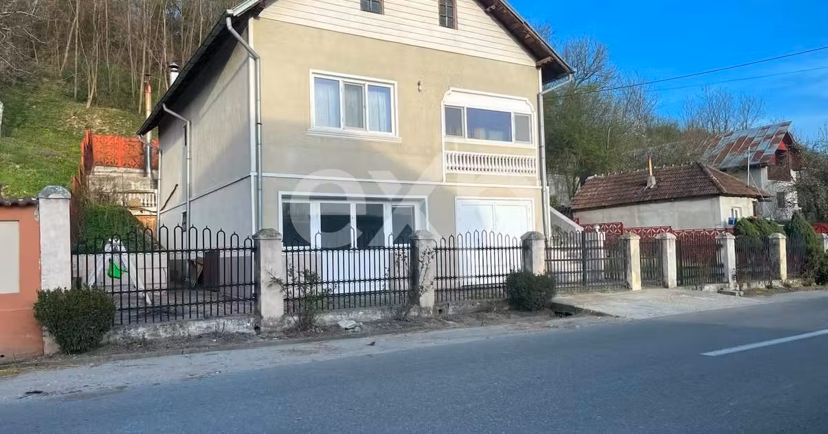 Casă individuală de vânzare cu 8 camere, mobilată în Manga