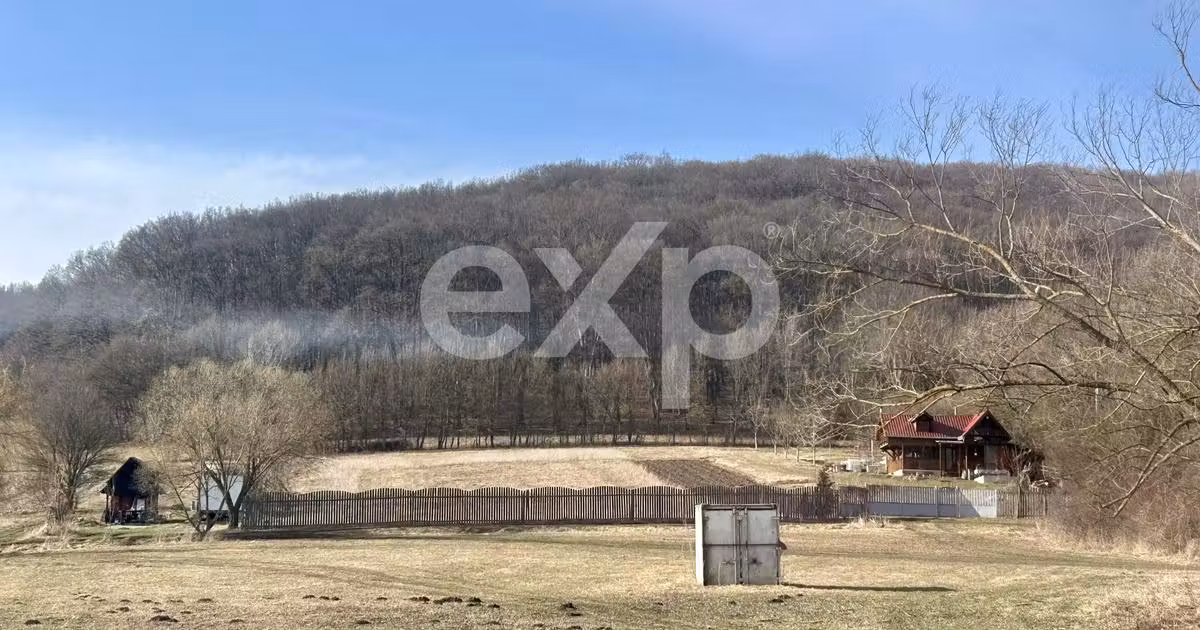 Teren Construcții intravilan de vânzare de 3000 mp, în Vâlcele