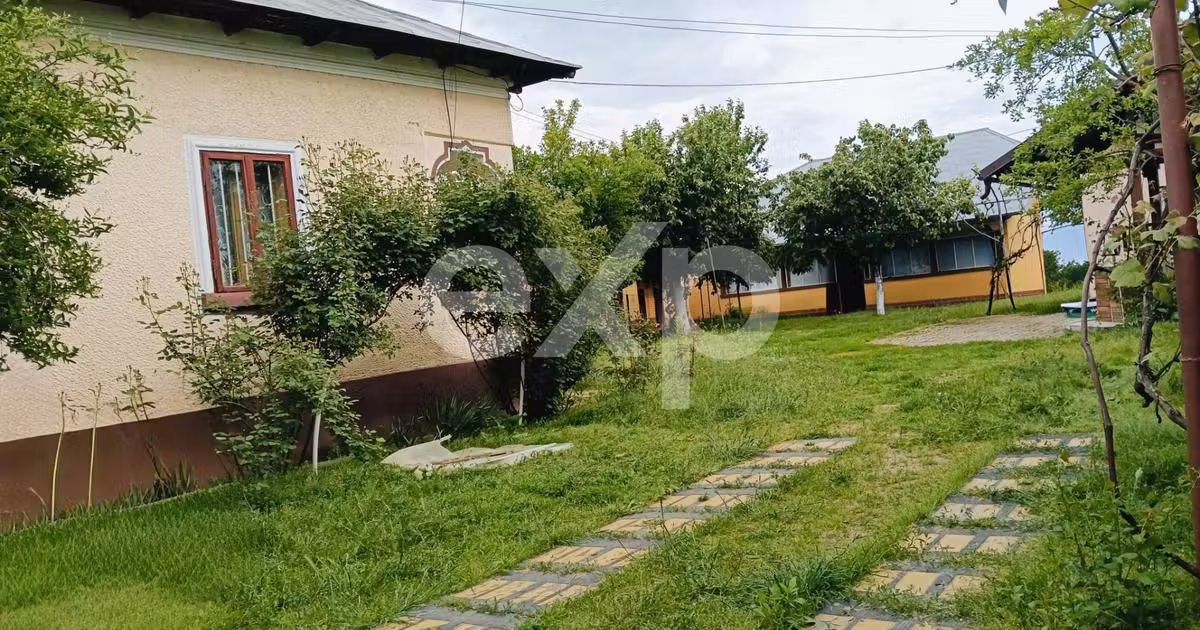 Casă individuală de vânzare cu 3 camere, mobilată în Lunca Corbului