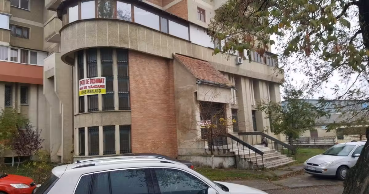 Spațiu comercial de vânzare 887 mp în Târgu Neamț