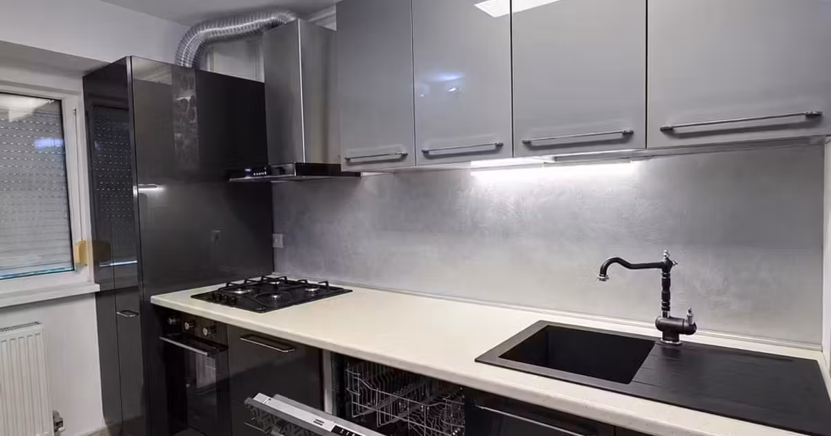 Apartament de vânzare cu 3 camere în zona Buzaului, Brăila