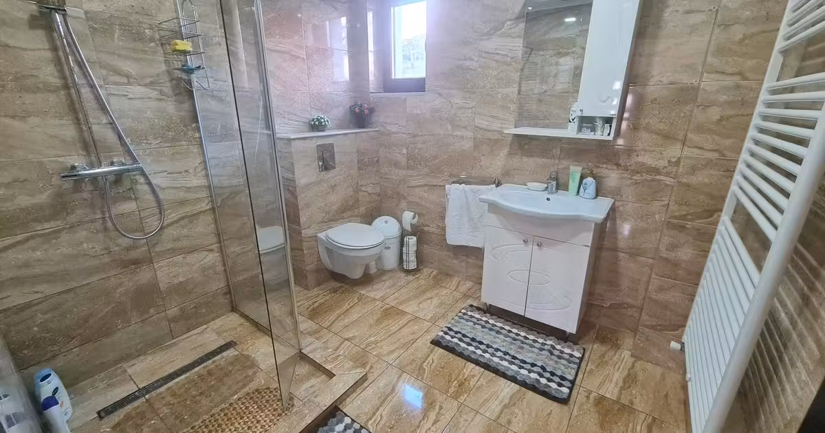 Casă de vânzare cu 5 camere, mobilată în zona Buzaului, Brăila