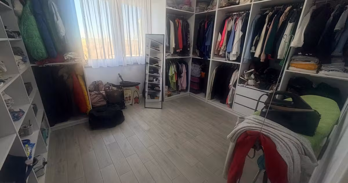 Casă individuală de vânzare cu 5 camere, mobilată în Popești-Leordeni