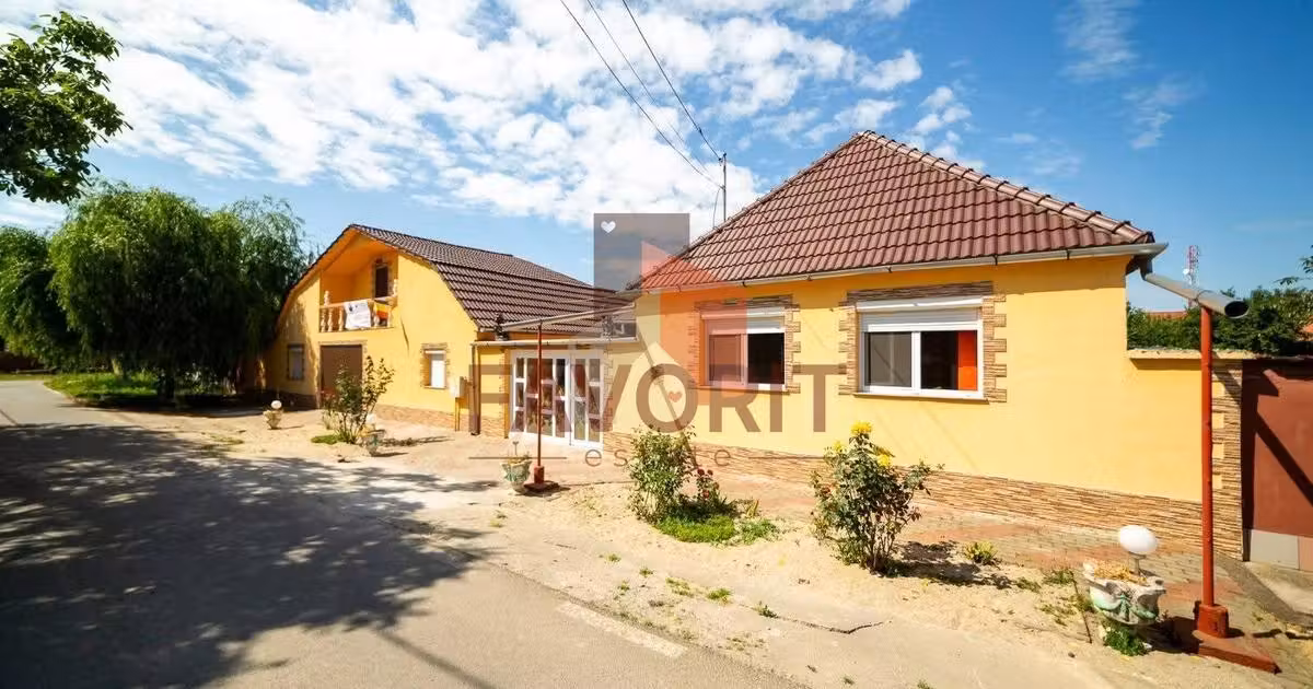 Casă individuală de vânzare cu 10 camere, mobilată în Sântana