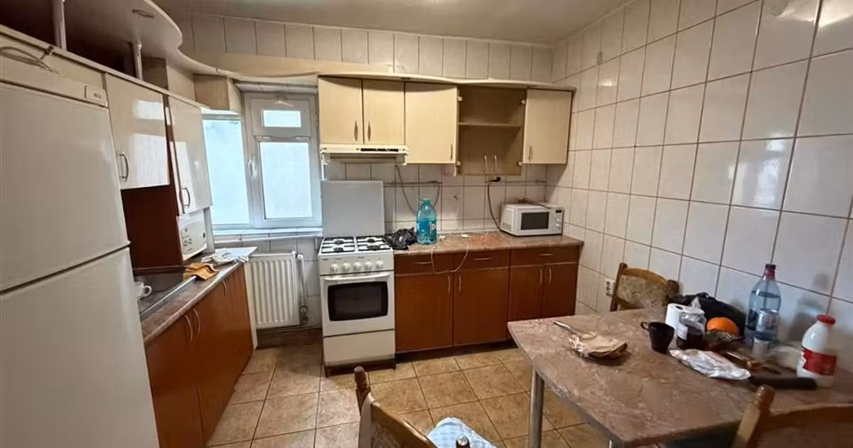 Apartament de vânzare cu 4 camere în zona Central, Focșani