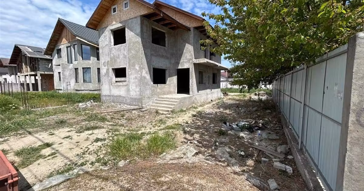 Casă individuală de vânzare cu 4 camere în Câmpineanca