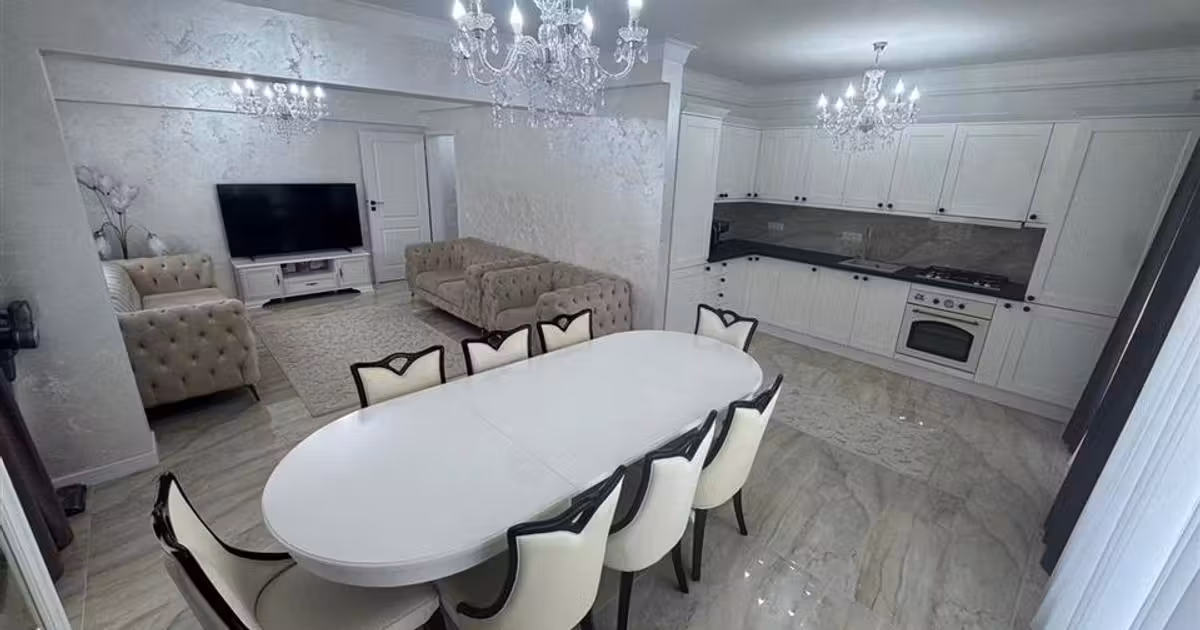 Penthouse de vânzare cu 4 camere în zona Vest, Focșani