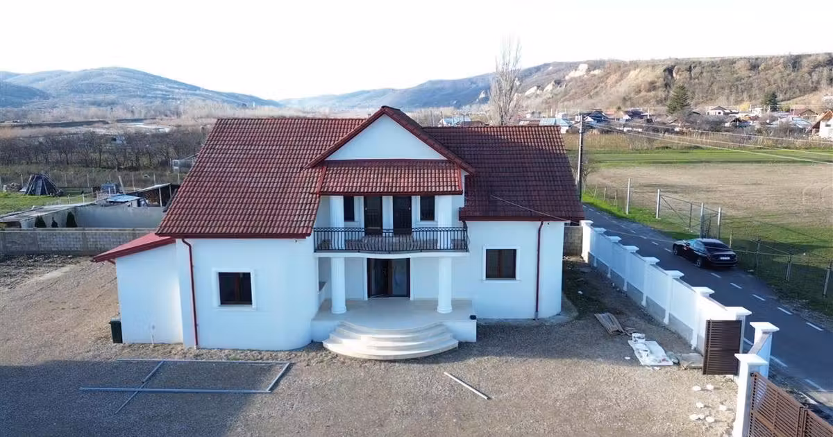 Casă individuală de vânzare cu 4 camere în Odobești