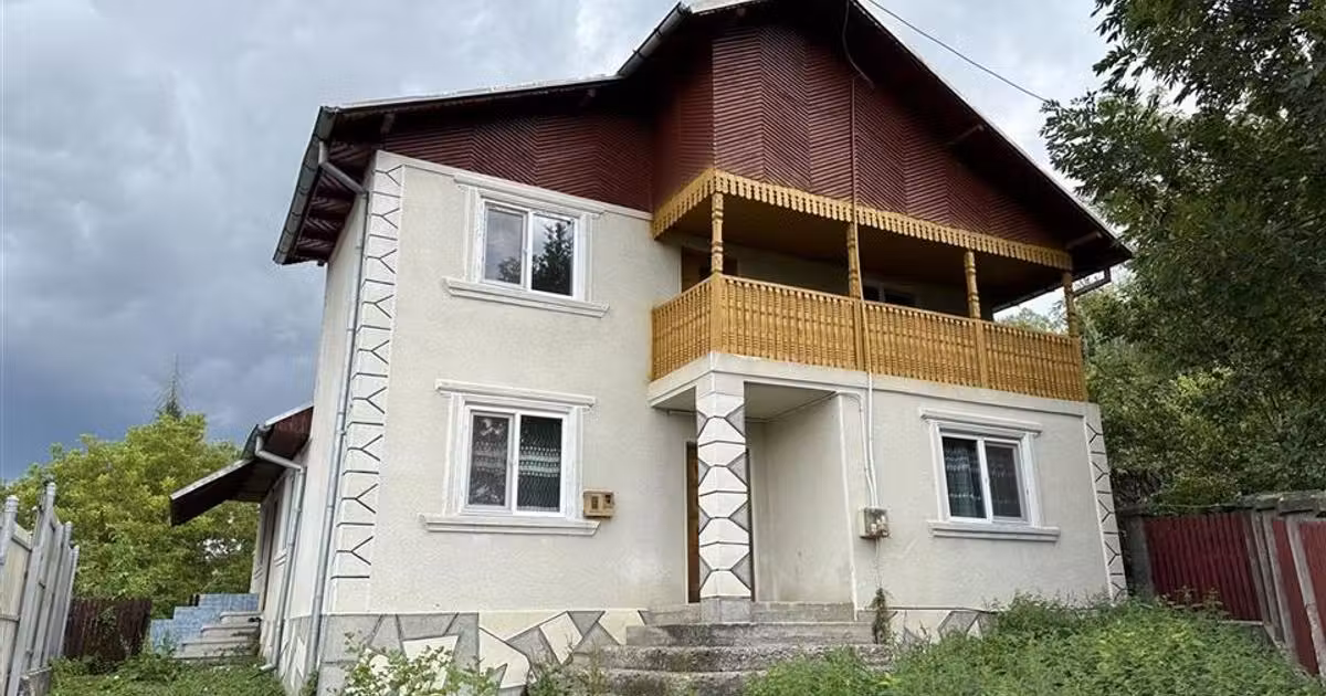 Casă individuală de vânzare cu 6 camere în Slănic