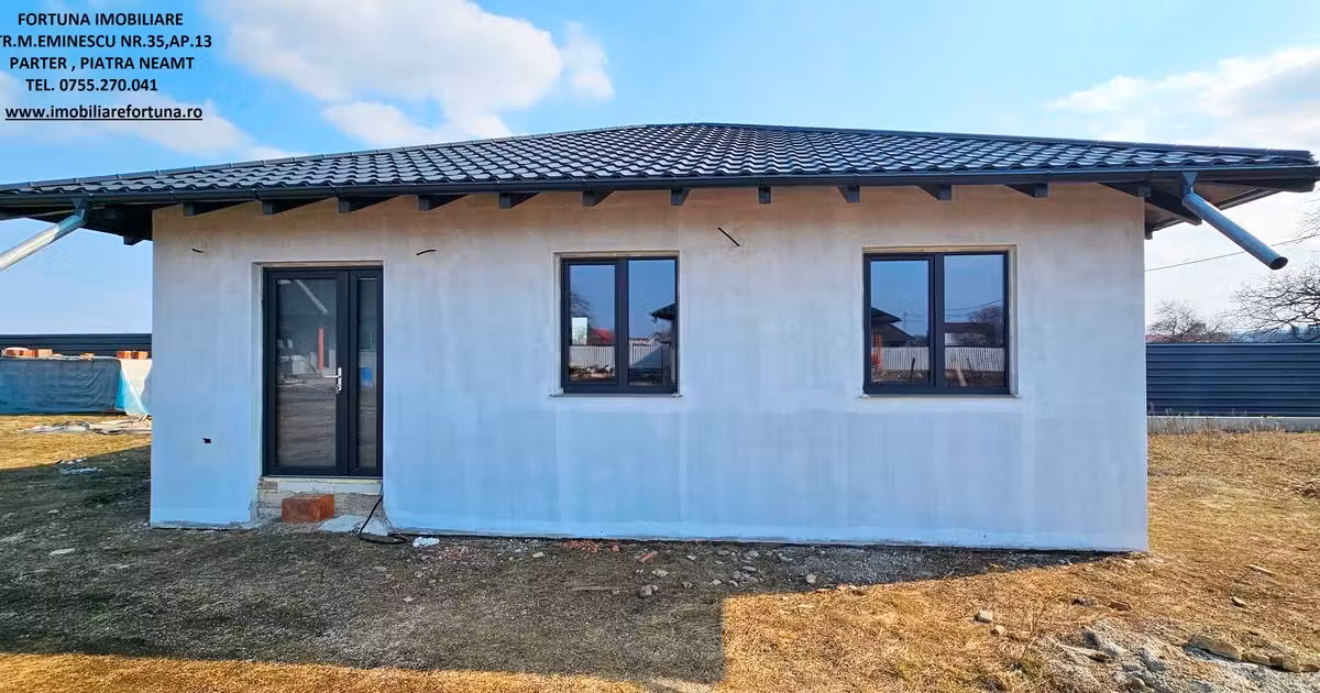 Casă de vânzare cu 3 camere în zona Exterior Est, Piatra-Neamț