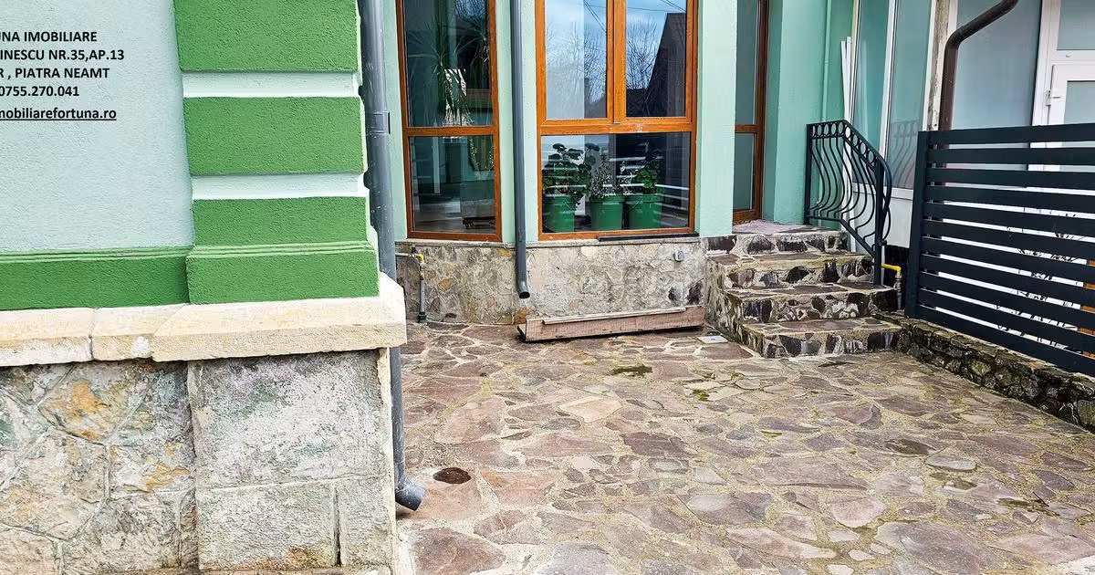 Casă de vânzare cu 3 camere în zona Ultracentral, Piatra-Neamț