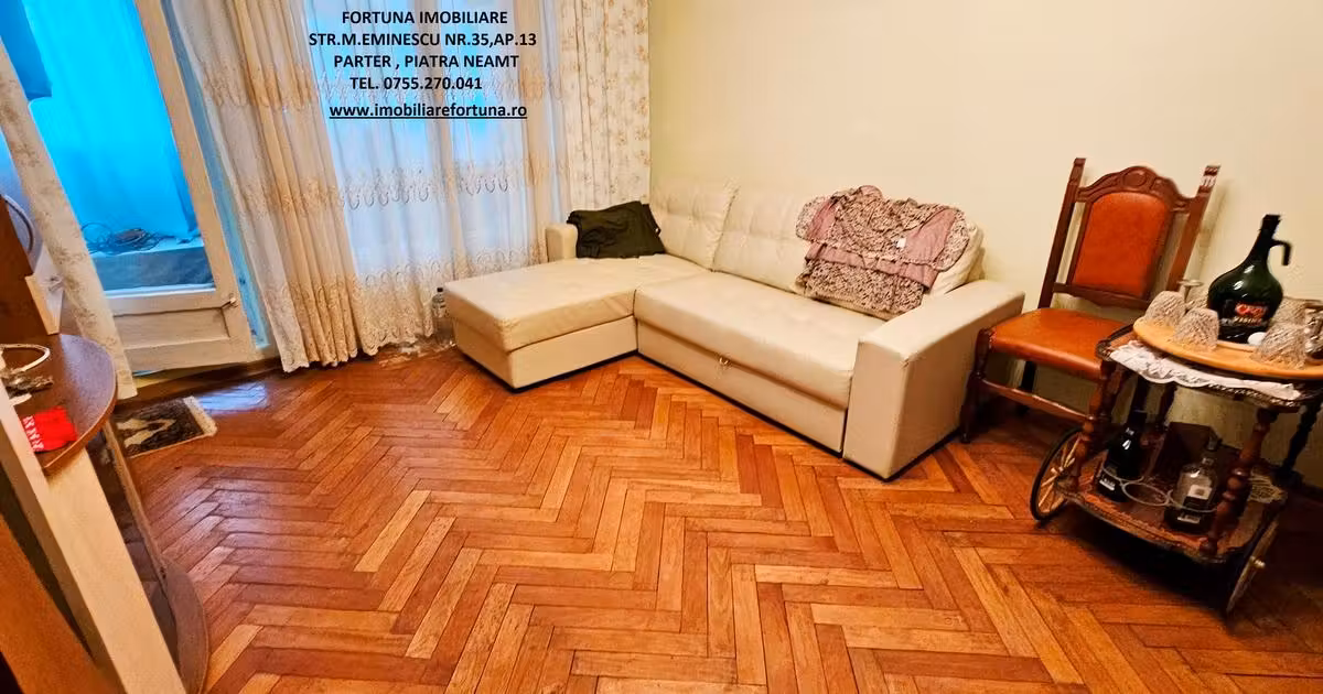 Apartament de vânzare cu 3 camere în zona Central, Piatra-Neamț