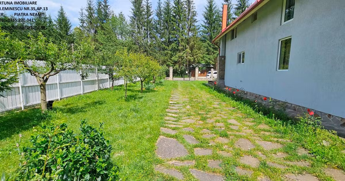 Casă de vânzare cu 8 camere în Tarcău