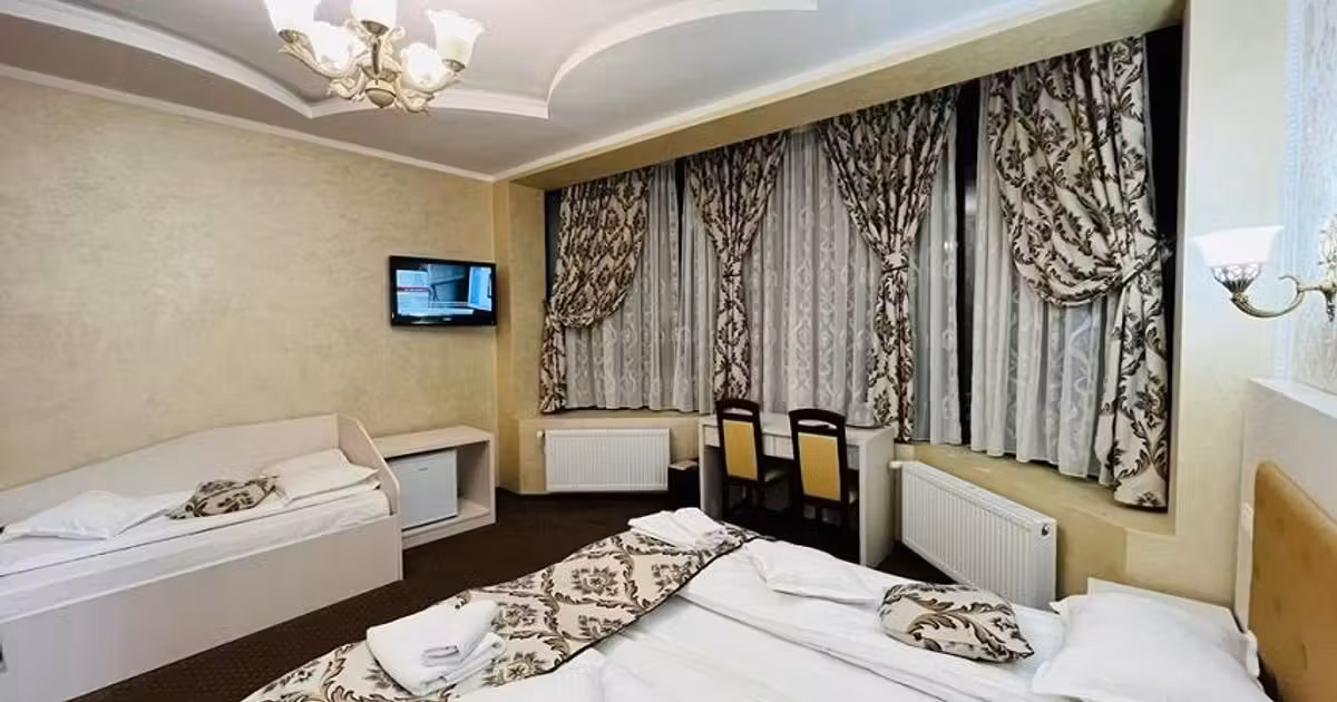 Casă de vânzare cu 9 camere, mobilată în zona Exterior Vest, Piatra-Neamț