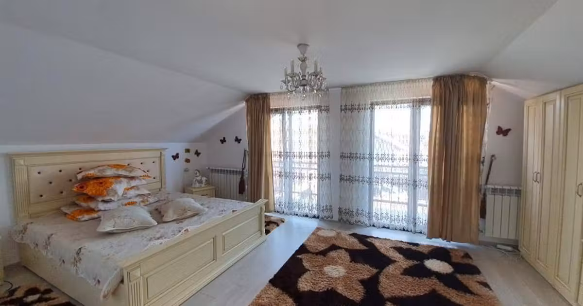 Casă individuală de vânzare cu 4 camere, mobilată în zona Exterior Est, Piatra-Neamț