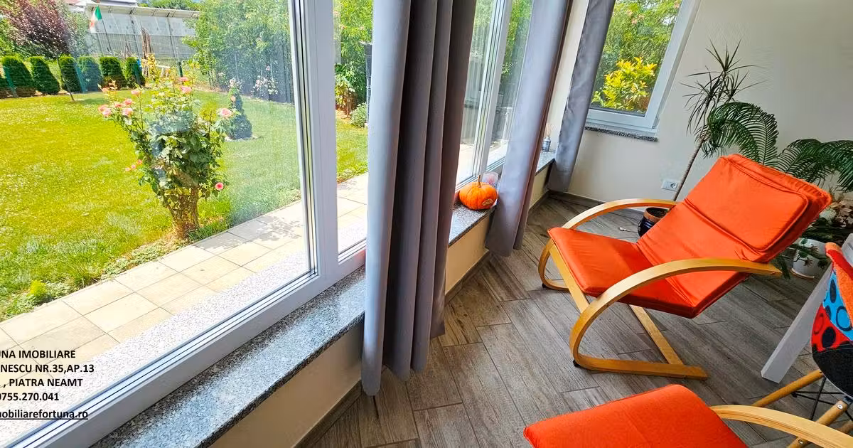 Casă de vânzare cu 6 camere în zona Exterior Est, Piatra-Neamț
