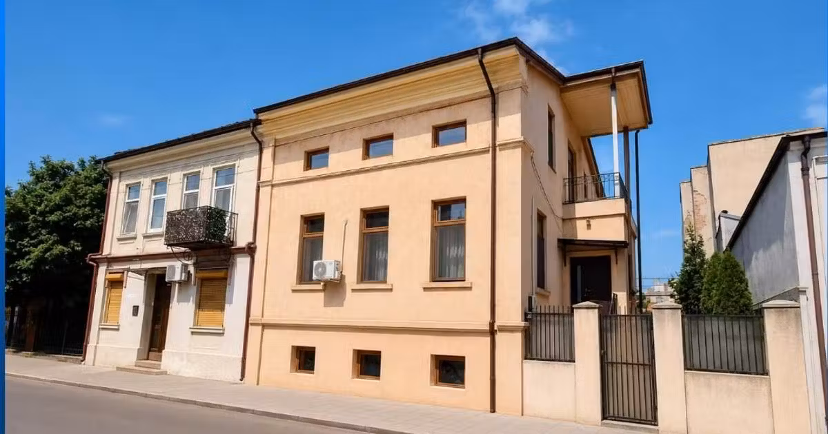 Casă individuală de vânzare cu 9 camere în zona Ultracentral, Constanța
