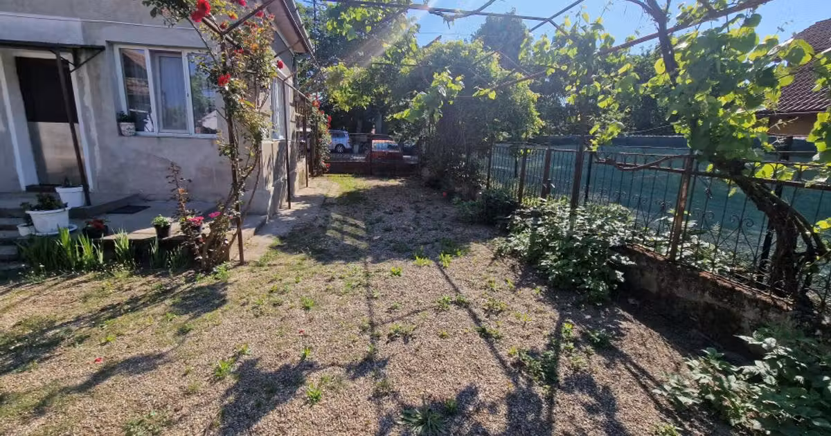 Casă individuală de vânzare cu 3 camere în Moșnița Veche
