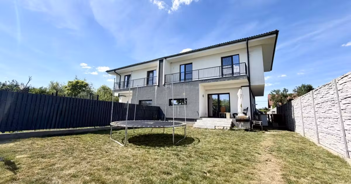 Duplex de vânzare cu 4 camere, mobilat în Sânandrei