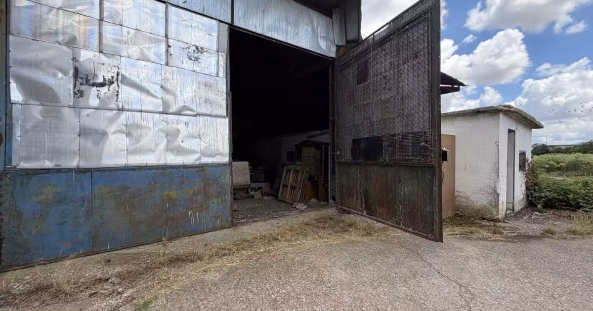 Spațiu industrial de vânzare de 450.00 mp, în Orțișoara