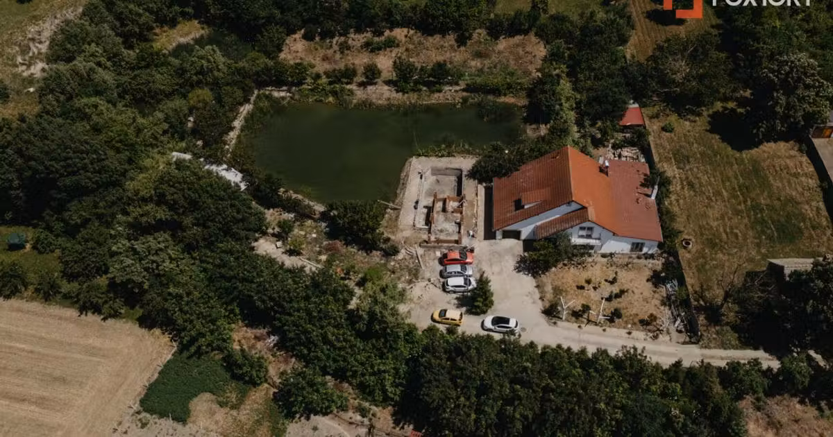 Casă individuală de vânzare cu 8 camere, mobilată în Jebel