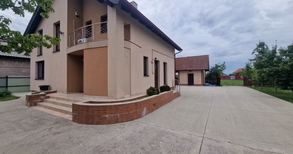 Casă individuală de vânzare cu 5 camere, mobilată în Izvin