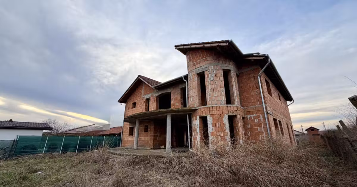 Casă individuală de vânzare cu 7 camere în Peciu Nou