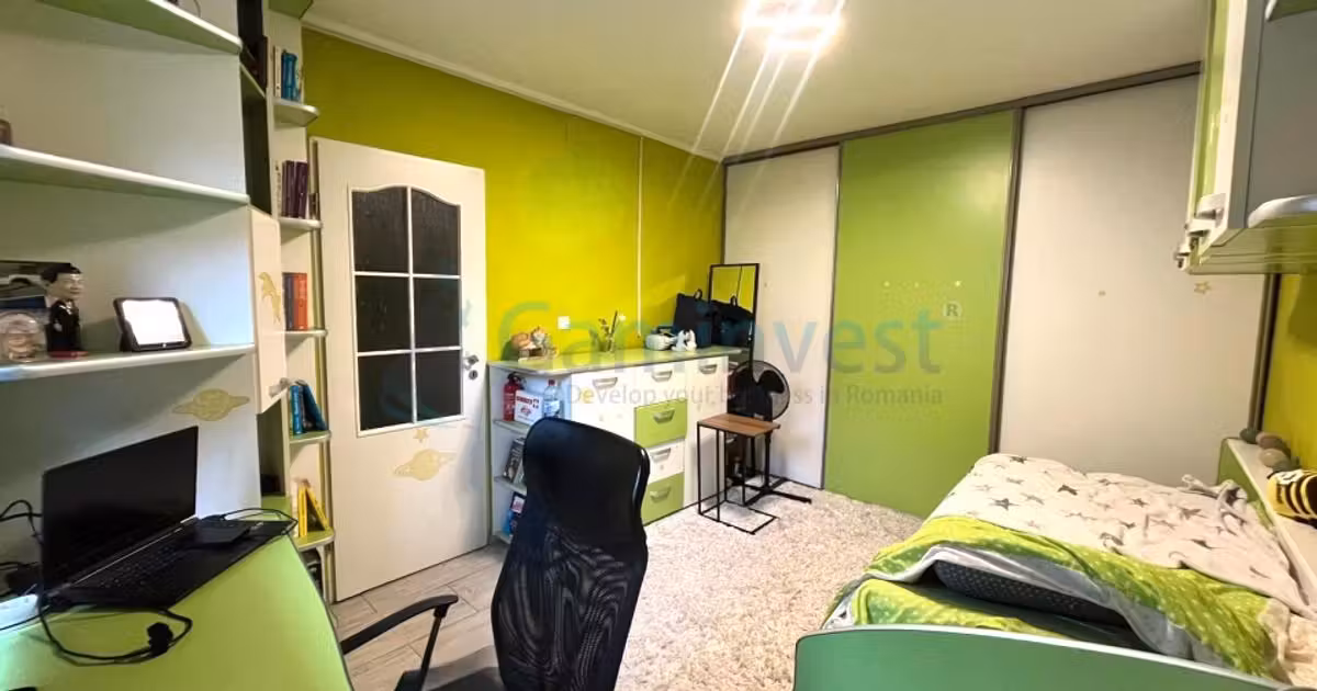 Casă de vânzare cu 3 camere, mobilată în zona Cantemir, Oradea