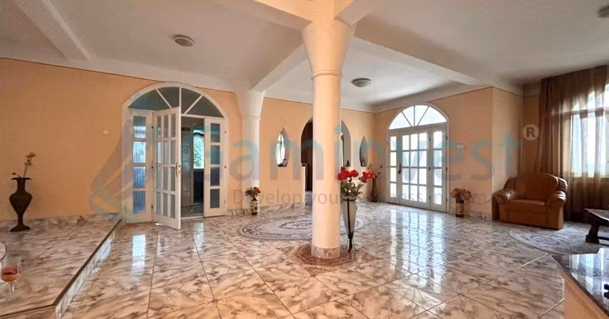 Casă individuală de vânzare cu 7 camere în Sânmartin