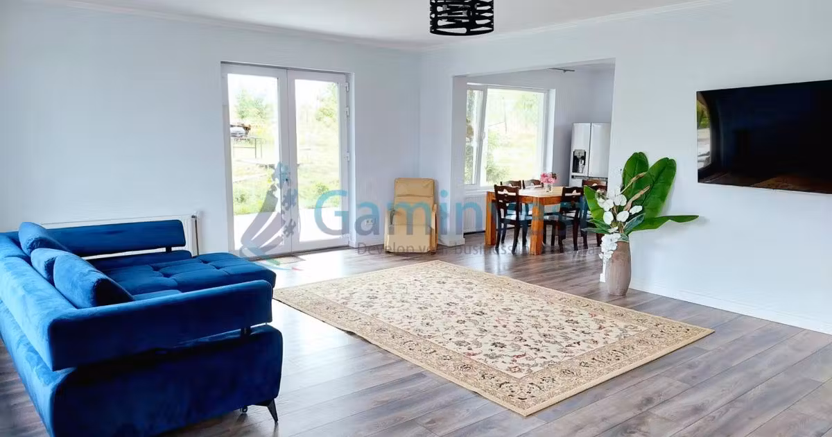 Casă individuală de vânzare cu 4 camere în Sărand