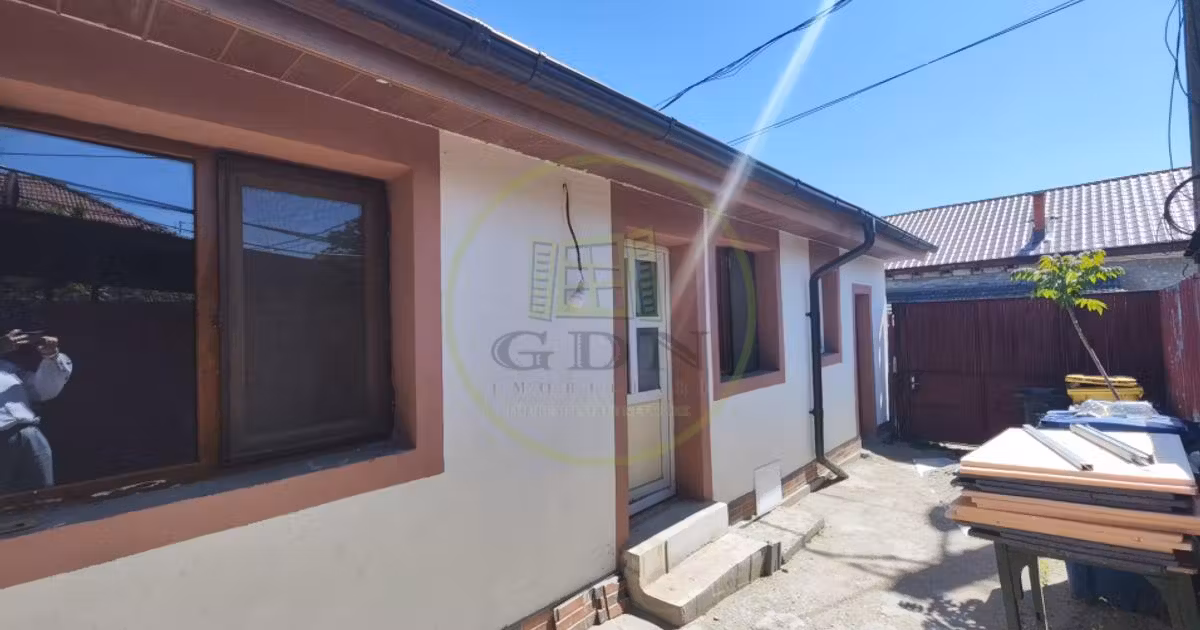 Casă individuală de vânzare cu 3 camere în zona Brestei, Craiova