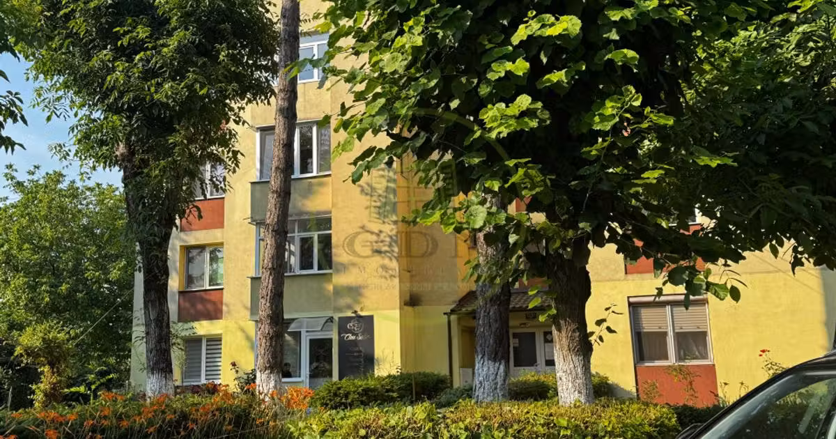 Apartament de vânzare cu 4 camere, mobilat în Reghin