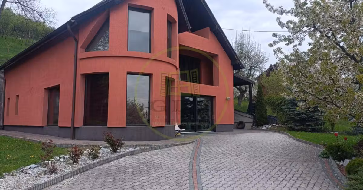Casă individuală de vânzare cu 5 camere, mobilată în Reghin