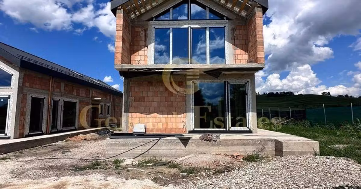 Casă individuală de vânzare cu 4 camere în Sânpetru