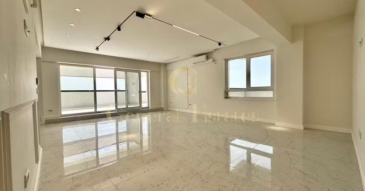 Apartament de vânzare cu 3 camere în Valea Lupului