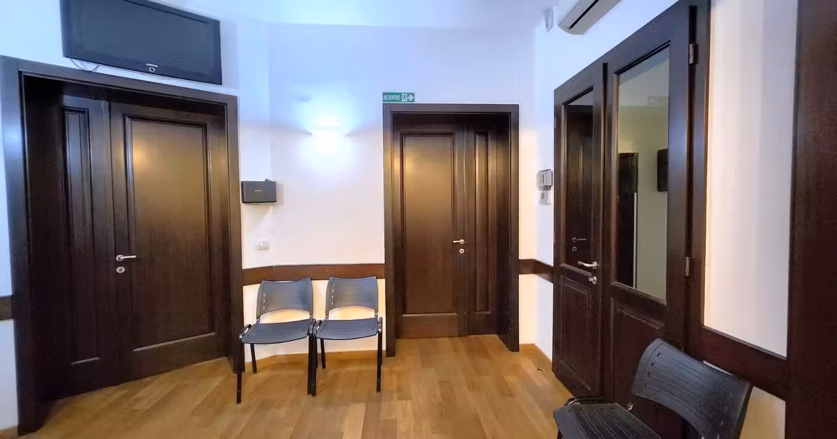 Casă de vânzare cu 9 camere în zona Barbu Văcărescu, Sector 2