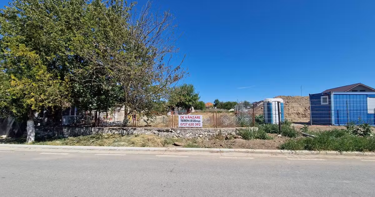 Teren agricol intravilan de vânzare de 885 mp, în Corbu