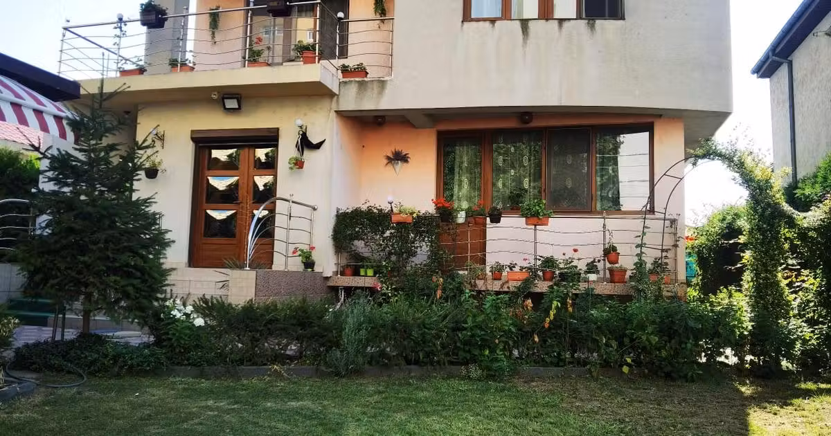 Casă individuală de vânzare cu 10 camere în Năvodari