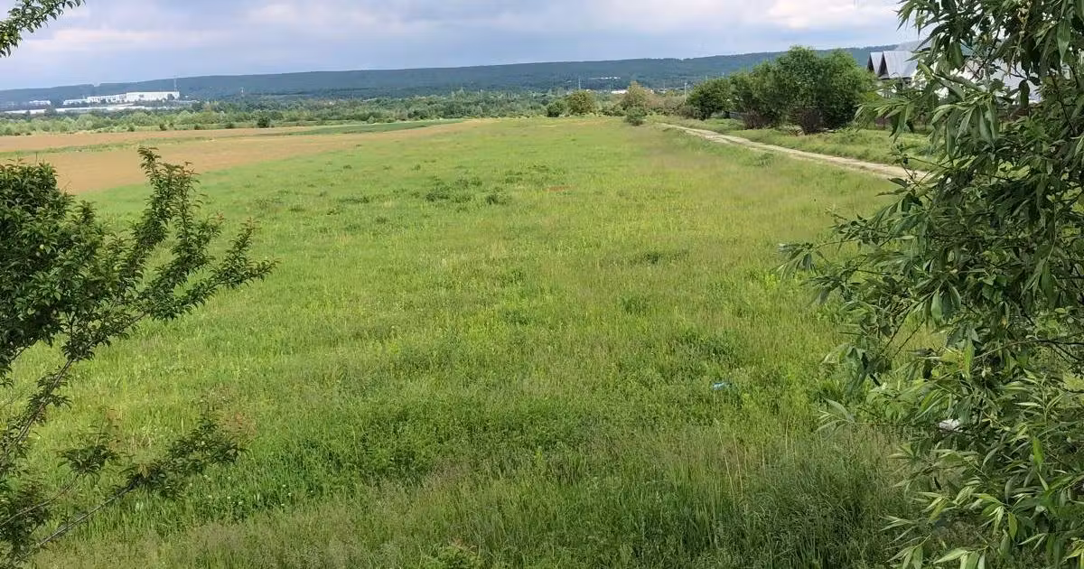 Teren agricol intravilan de vânzare de 13500 mp, în Micești