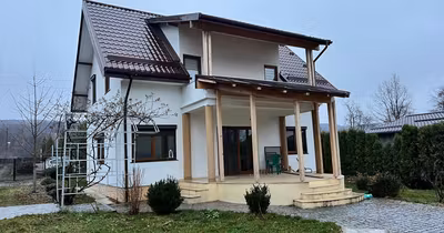Casă Curtea de Argeș
