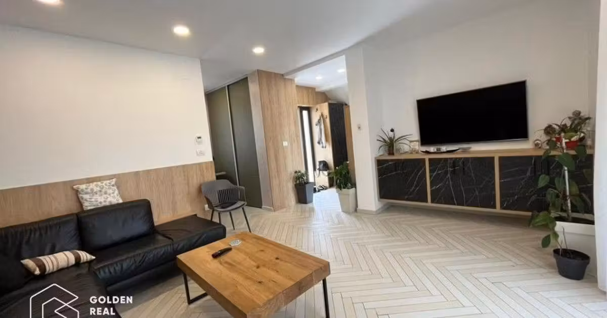 Apartament de vânzare cu 4 camere în Giroc