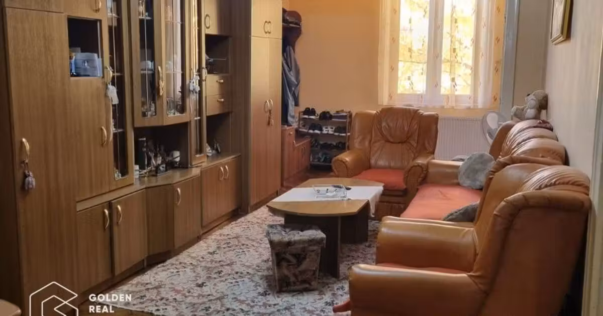 Apartament de vânzare cu 3 camere în Lipova