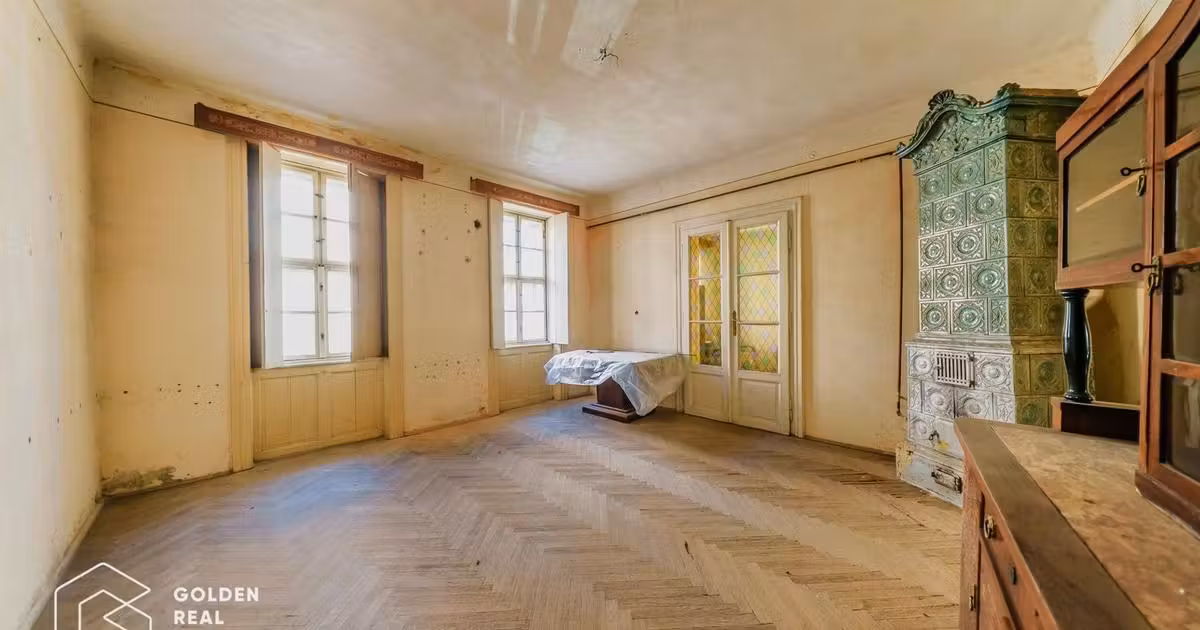 Apartament de vânzare cu 4 camere în zona Boul Roșu, Arad