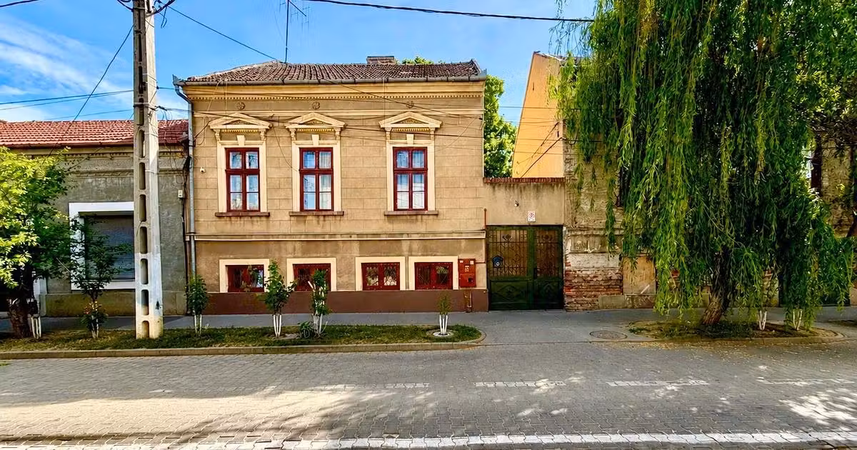 Casă individuală de vânzare cu 4 camere în zona Boul Roșu, Arad