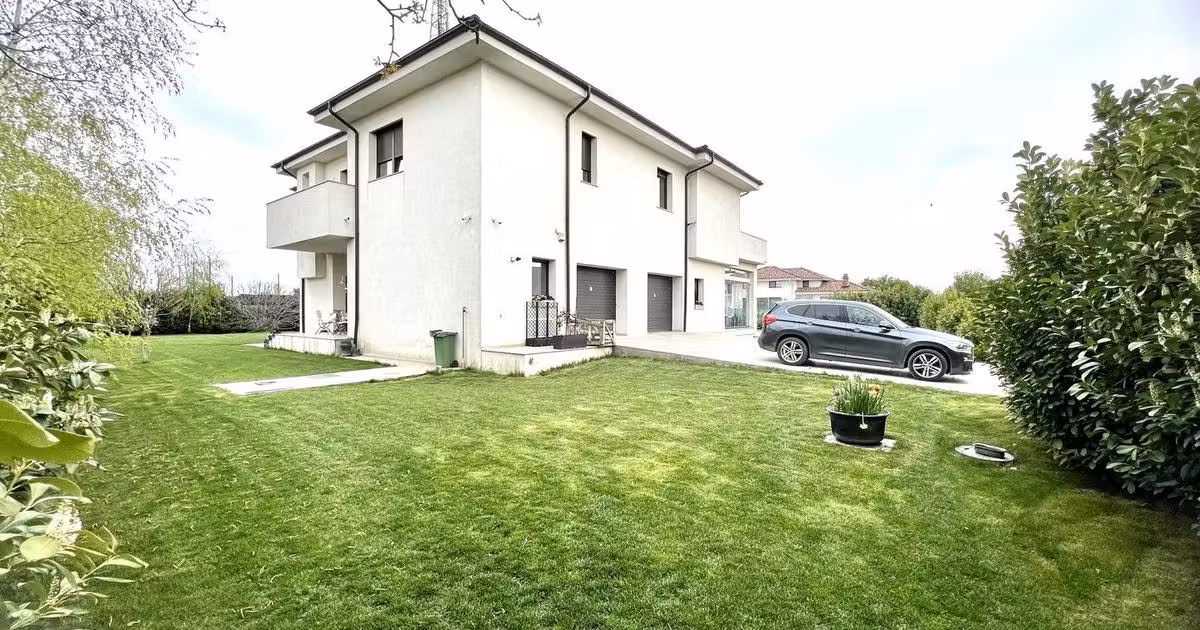 Casă individuală de vânzare cu 7 camere în Pantelimon