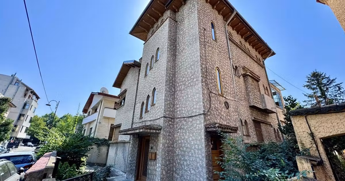 Casă individuală de vânzare cu 7 camere în zona Primăverii, Sector 1