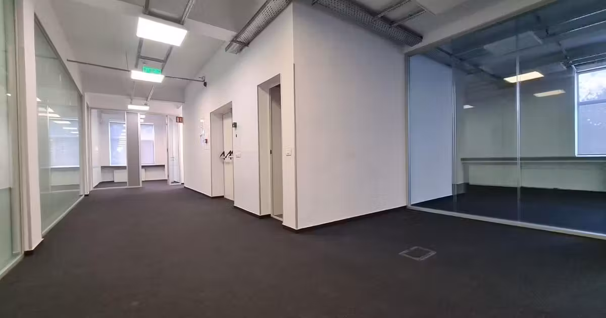 Birou · 3000 m², Titan, București
