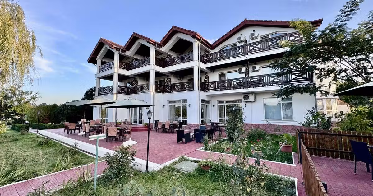 Casă individuală de vânzare cu 25 camere în Băltenii de Sus