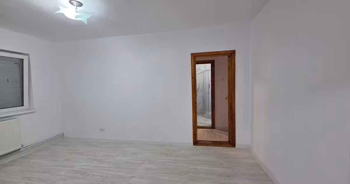 Apartament de vânzare cu 2 camere în Adjud